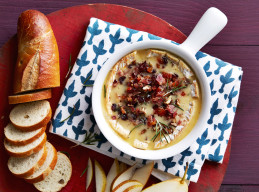 Baked Brie with Cranberry-Pecan-Bacon Crumble 