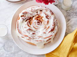 Giant Apple Cinnamon Roll