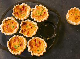 Mini Quiches with Peas and Bacon