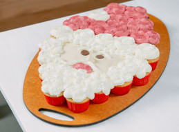 Santa Pull Apart Cupcakes 