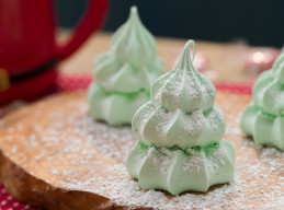 Meringue Trees with Snow