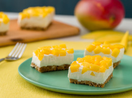 No-Bake Mango Cheesecake Bars