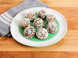 Berry Almond Energy Bites 