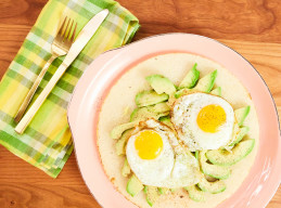 Cauliflower-Crust Breakfast Pizza