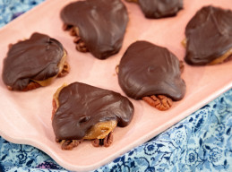 Paleo Pecan Candy Clusters