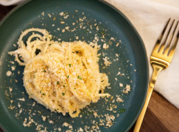 Whipped Ricotta Spaghetti with Garlic-Parmesan Breadcrumbs 