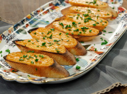 Welsh Rarebit (Cheddar Beer Toast) 