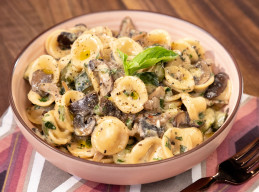 One-Pan Pasta with Wild Mushrooms, Zucchini and Basil
