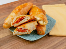 Pepperoni Pizza Puffs 