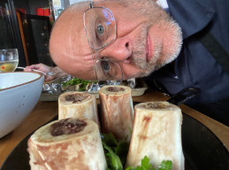 Alton Brown Cooks Live: Bone Marrow with Parsley Salad