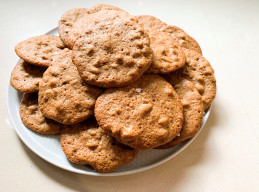 Chewy Maple Pecan Cookies 
