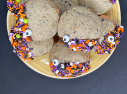 Halloween Cookies and Cream Whoopie Pies
