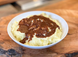 Quick and Fluffy Mashed Potatoes with Brown Gravy