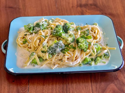 Quick Fettuccine and Broccoli Alfredo