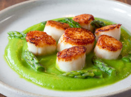 Sautéed Scallops with Asparagus Purée