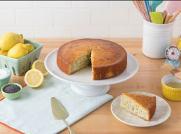 A Cake for the Working Week (Poppy Seed Yogurt Cake)