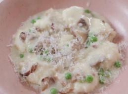 Ricotta Gnudi and Butter Sauce with English Peas and Mushrooms