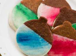 Gingersnap Ornament Cookie Sandwich with Cardamom White Chocolate