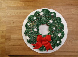 Pull-Apart Cupcake Wreath