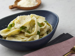 Tortellini with Spinach-Ricotta Filling and Parmesan Sauce 