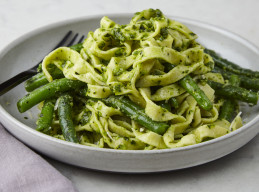 Linguine with Spinach-Basil Pesto 