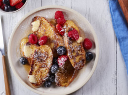 Mini French Toast with Berries 