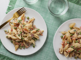 Creamy Pasta Salad with Bacon and Peas