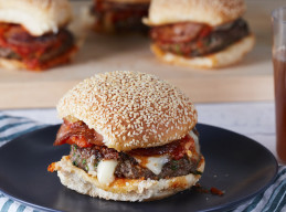 Juicy Lucy Meatball Burger 