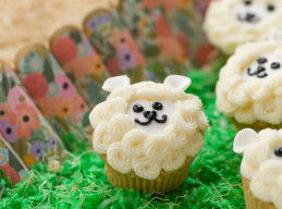 Llama Cupcakes