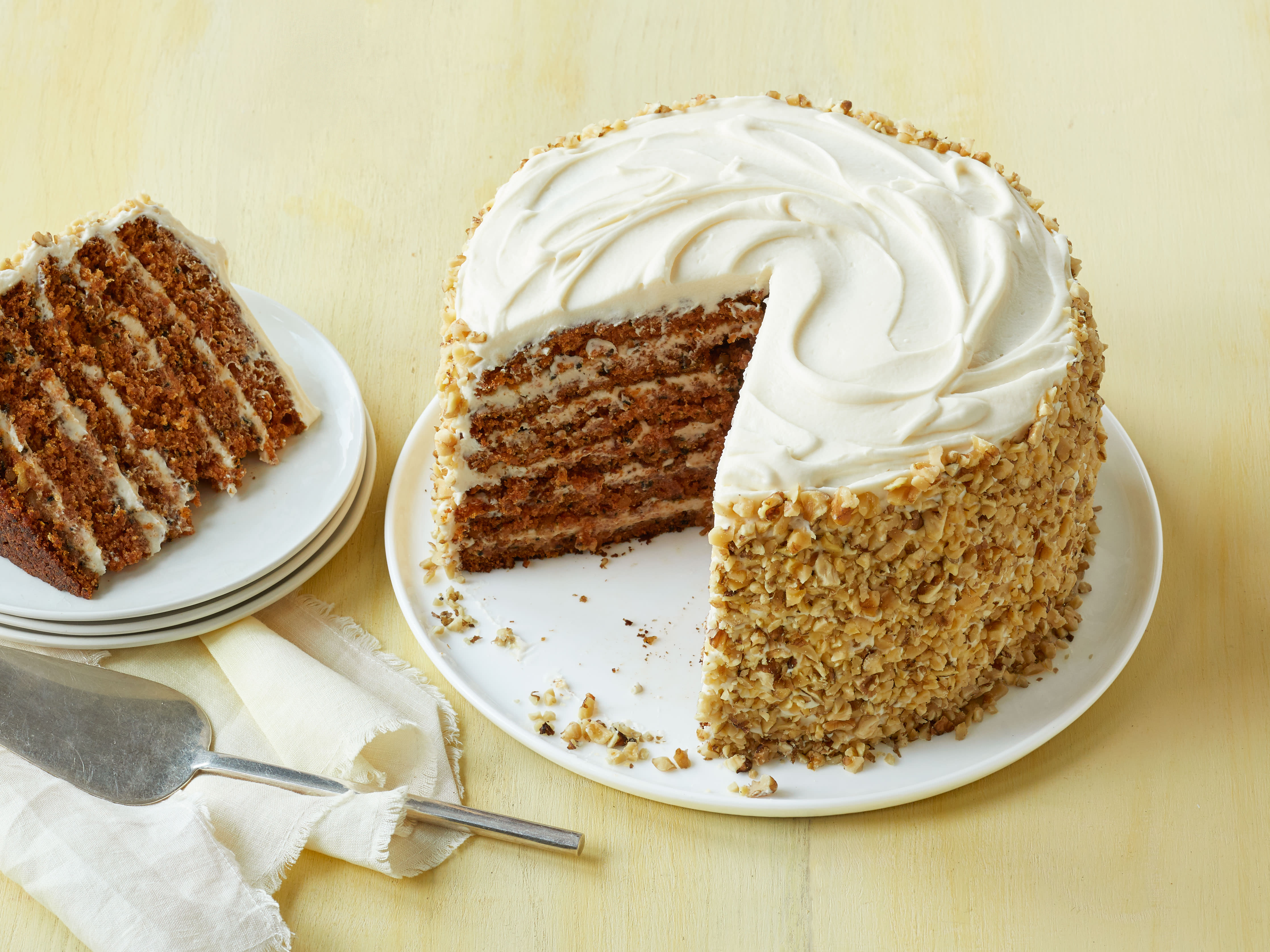 https://food.cld.sndimg.com/image/upload/c_fill/v1/fn_core_images/food/fullset/2018/3/8/0/FNM_040118-Carrot-Cake_s4x3.jpg